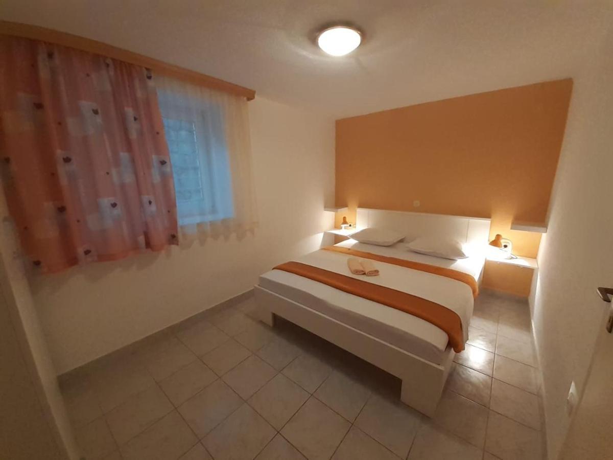 Apartments With A Parking Space Gradac, Makarska - 11332 Gradac  Buitenkant foto